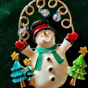 🍒 Christmas brooch